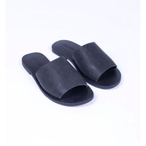 St. Agni black leather slides sandals 40 EU